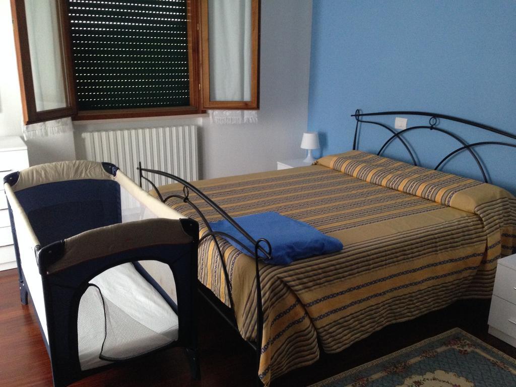 פסארו B&B San Bartolo חדר תמונה